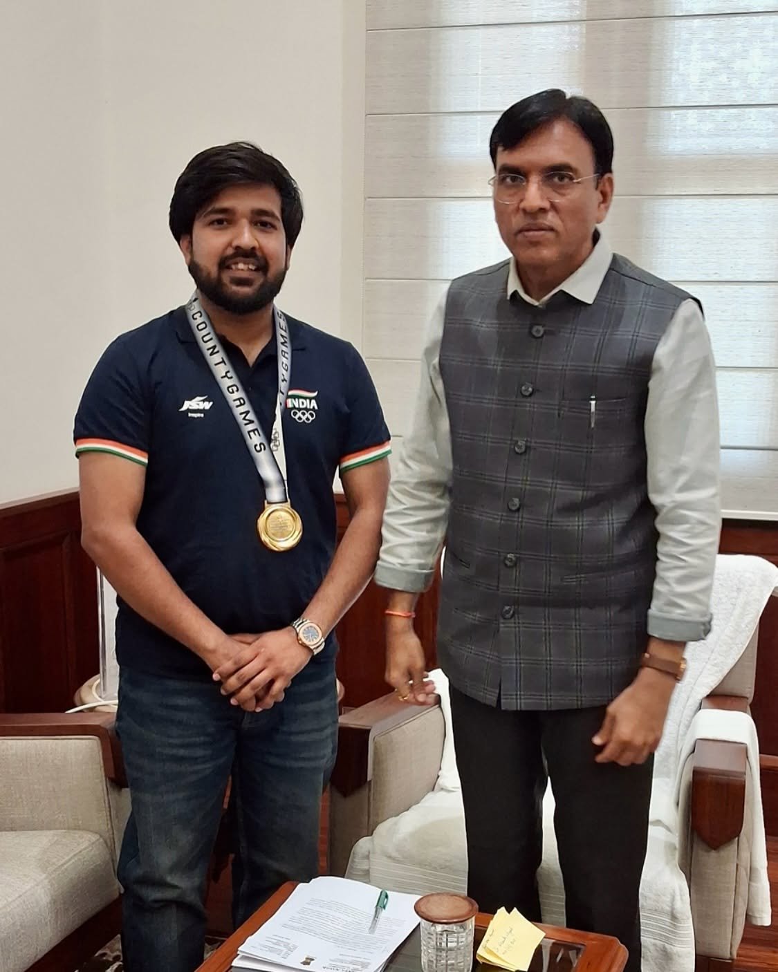 County Games Medalist Shivam Thakur Meets Union Sports Minister Dr. Mansukh Mandaviya, Receives Blessings for Future Success